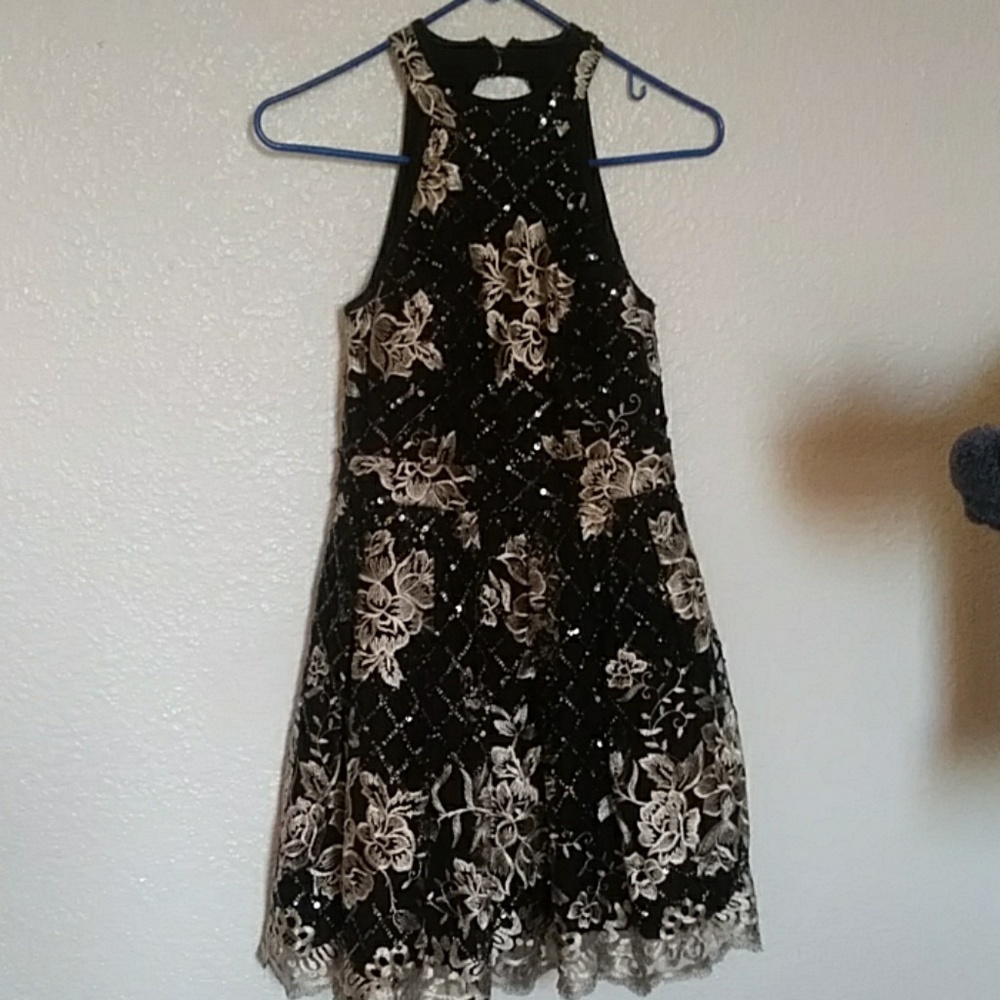 Dress - Picture 1 of 4